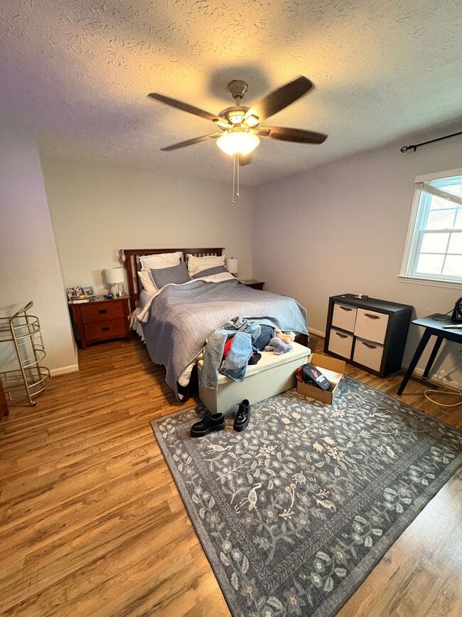 Building Photo - JAMESTOWN #30 | 2B/2.5B PRELEASING