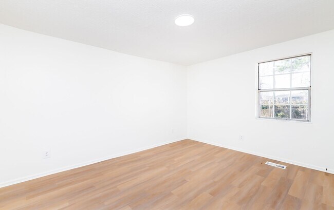 Building Photo - 4BR/2Ba house- Ready for new occupant!