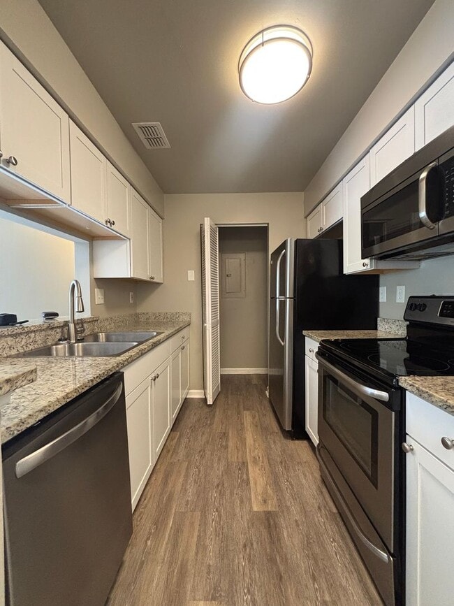 Building Photo - Beautiful Upgraded Condo located in Queens...