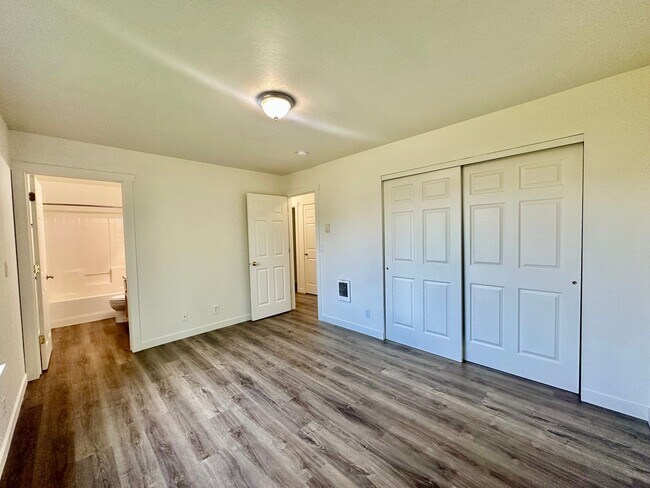 Building Photo - 3 bedroom ranch style home- Newly Renovated!!