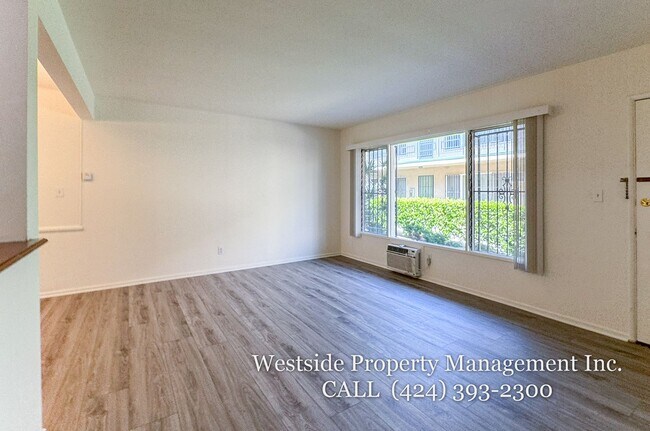 Building Photo - 145 N La Peer Dr