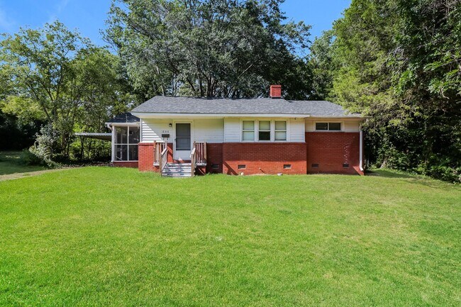 Building Photo - 606 Fleetwood Cir