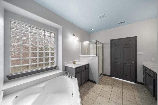 Building Photo - 13909 Stonewood Ct