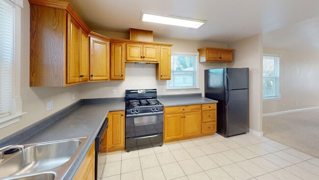 Building Photo - Branch, 367-369