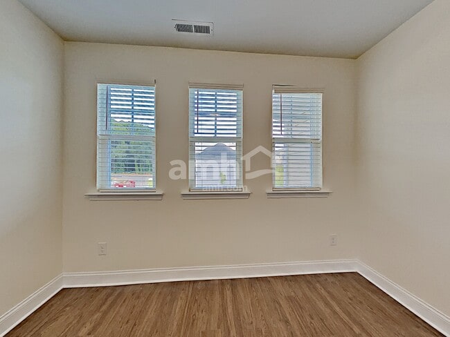 Building Photo - 175 Havenbrook Dr