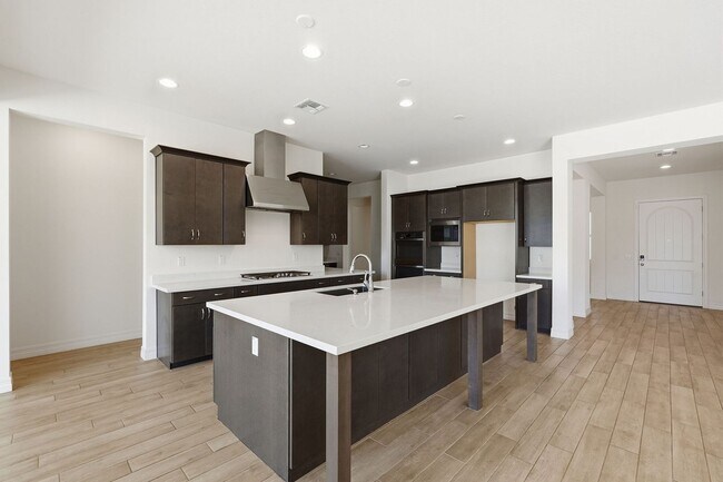 Building Photo - Gated Community Amazing ameneties