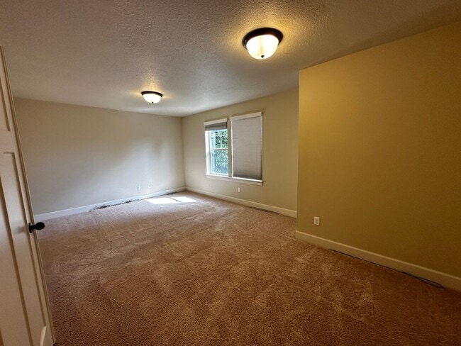 Building Photo - Beautiful 4-Bedroom Home in the Hills of W...