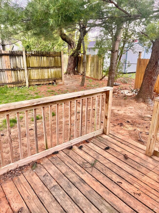 Building Photo - 501-503 S Village Court
