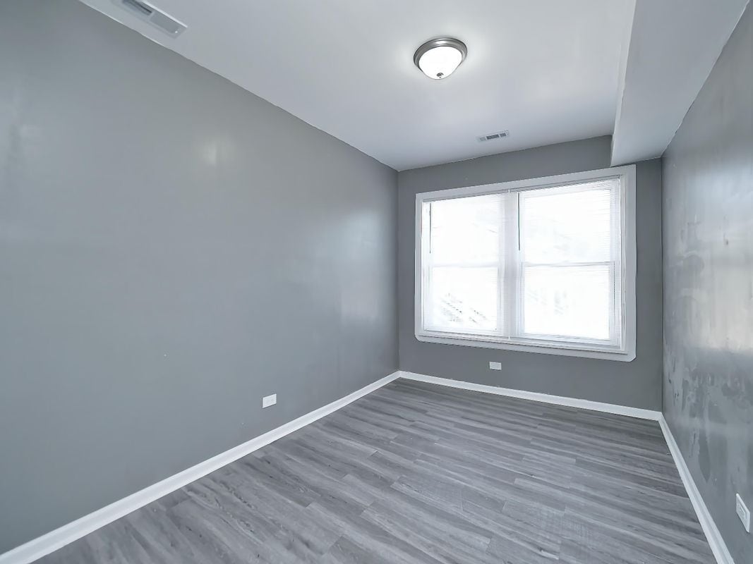 Building Photo - 346 N Laramie Ave