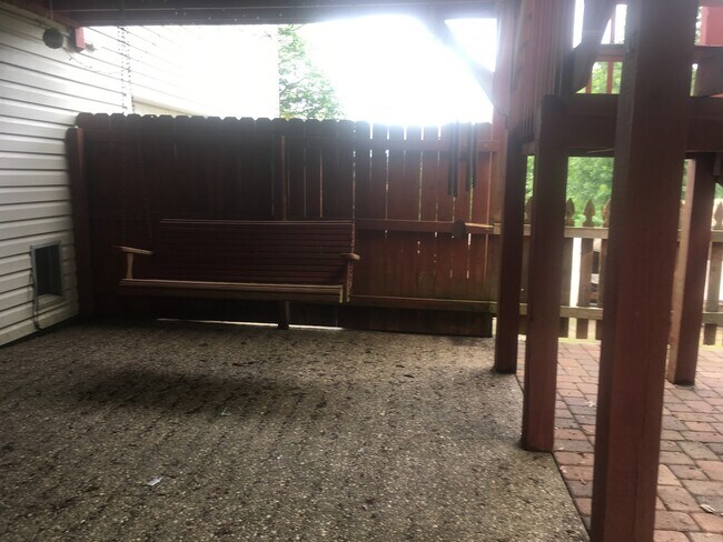 Building Photo - Beautiful 3Bd/2.5 Bath Goshen Woods Property