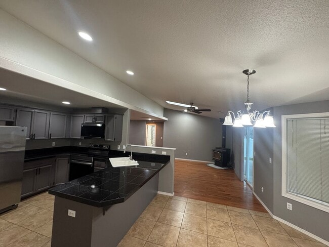 Building Photo - 509 Chelan Ave