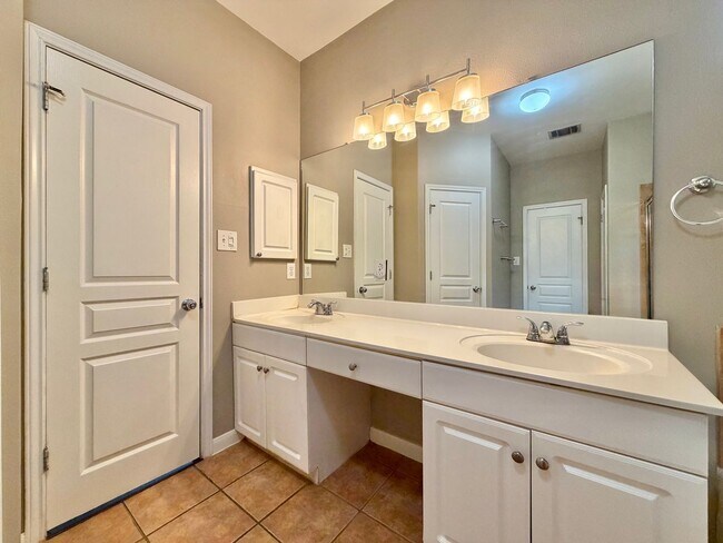 Building Photo - 3300 Forest Creek Dr