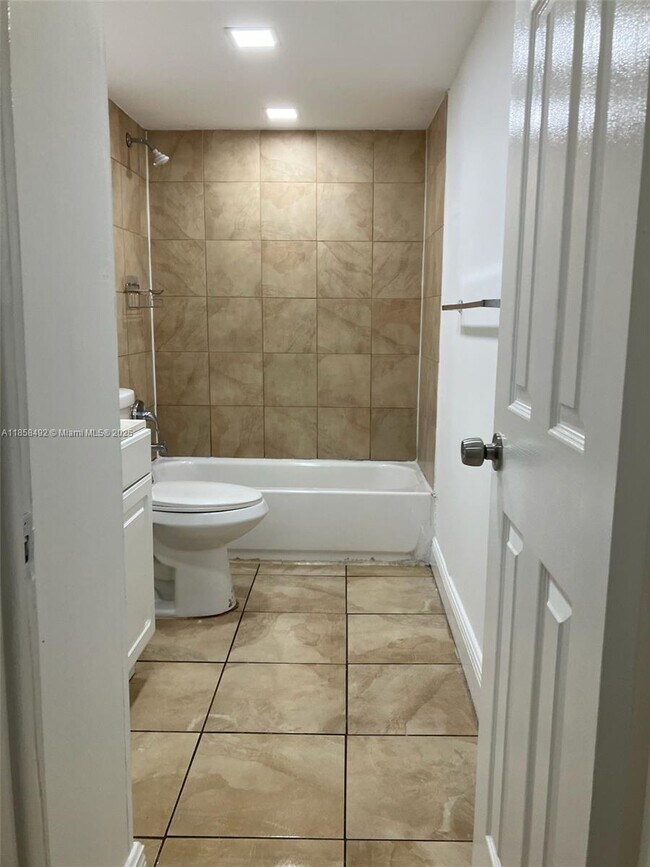 Building Photo - 2837 N Course Dr