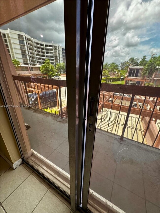 Building Photo - 6312 SW 139th Ct
