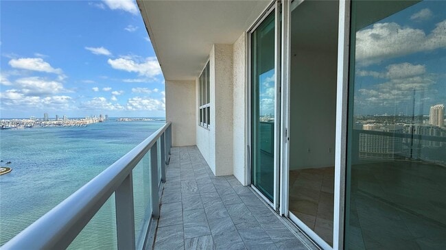 Building Photo - 1155 Brickell Bay Dr