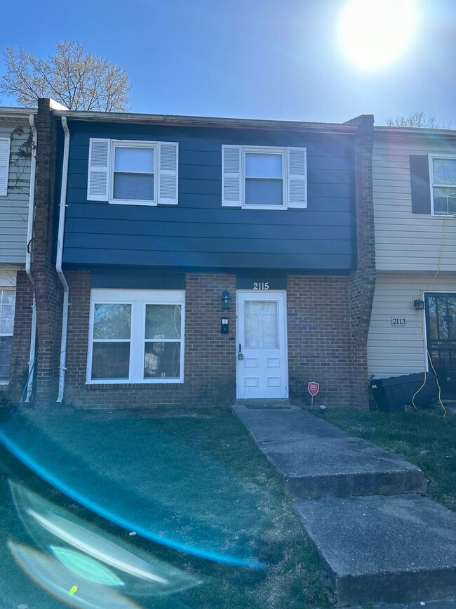 Building Photo - Henrico County Townhouse! 3 beds, 1.5 bath...