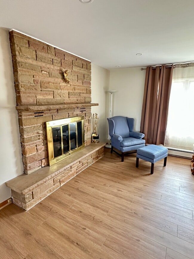 Building Photo - 3210 Vista Terrace