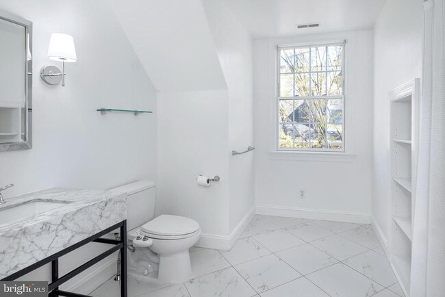 Building Photo - 3 Governors Ln