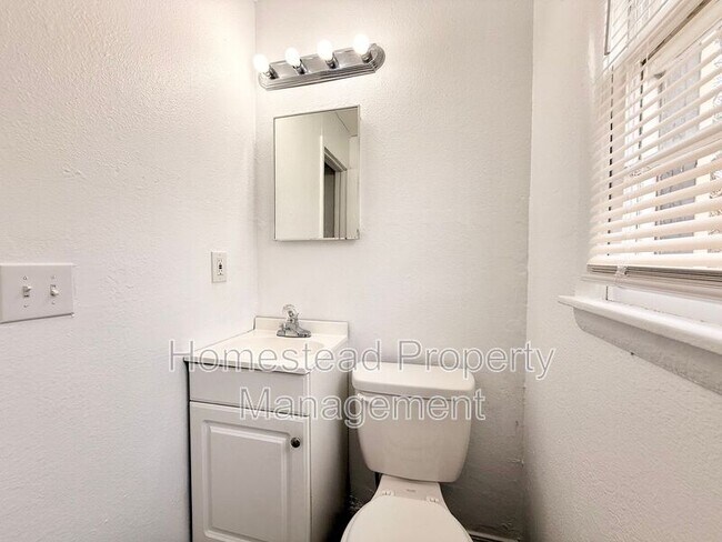 Building Photo - 4101 SE 42nd St