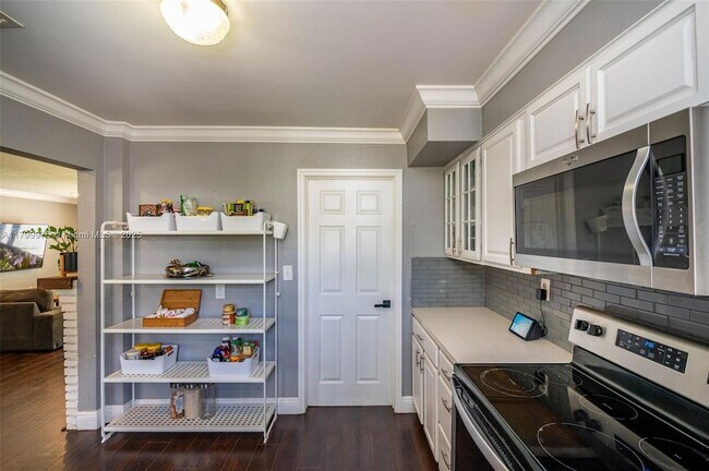 Building Photo - 1620 SW 33rd Ave