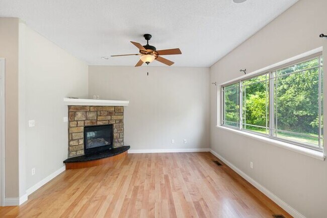 Building Photo - $2,500 | 4 Bedroom, 3.5 Bathroom Multi Flo...