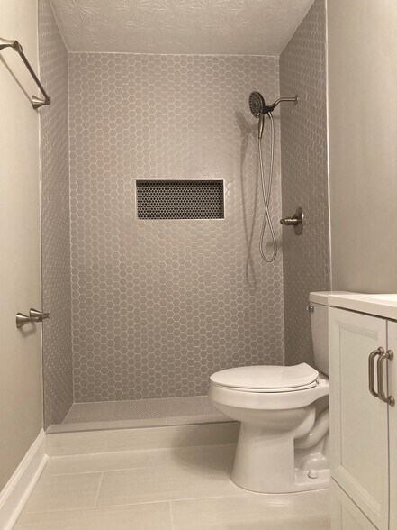 Building Photo - 340 Winding River Dr
