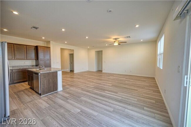 Building Photo - 3602 E Umatilla Ave