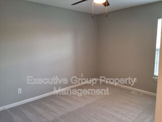 Building Photo - 204 Adena Loop