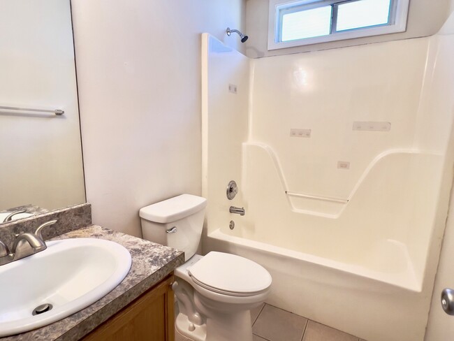 Building Photo - 3694 Sapphire Ct