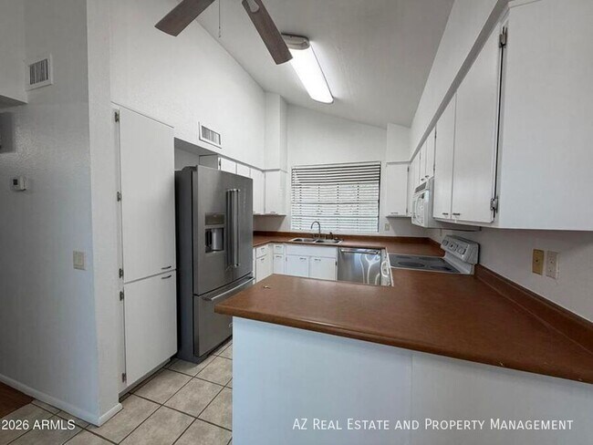 Building Photo - 2901 W Sierra St