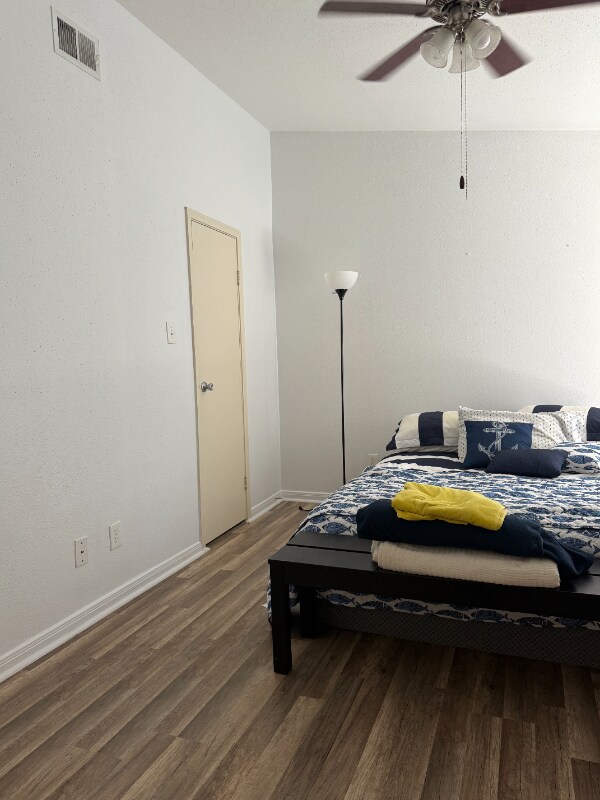 Building Photo - 3506 Cove View Blvd