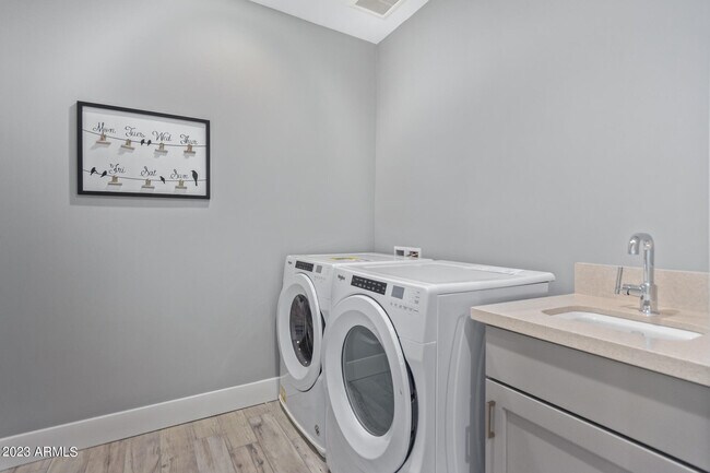 Building Photo - 7550 E Osborn Rd