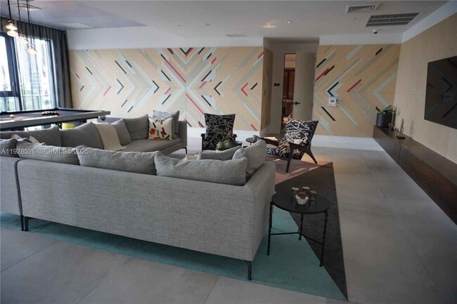 Building Photo - 121 NE 34th St