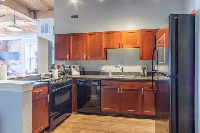 Building Photo - 308 W 8th St