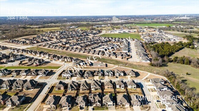 Building Photo - 1412 Summer Ln