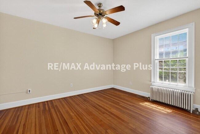 Building Photo - 106 Grove St