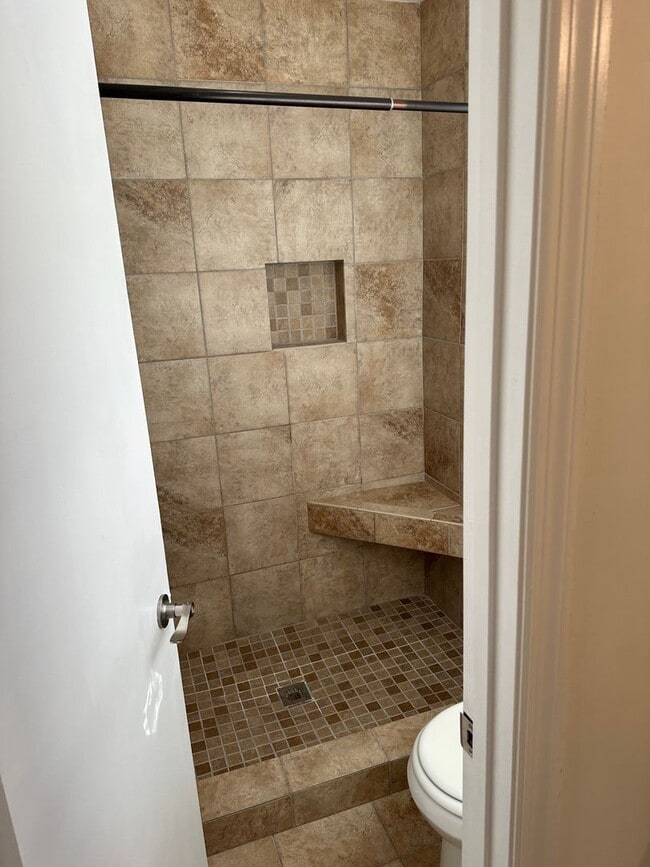 Building Photo - 107 Savanna Woods Cir