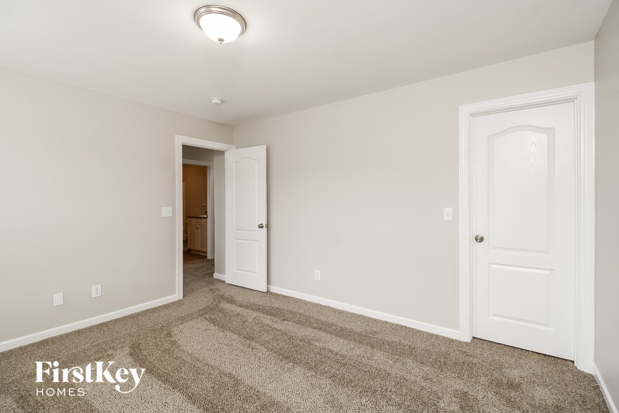 Building Photo - 8175 McClanahan Dr