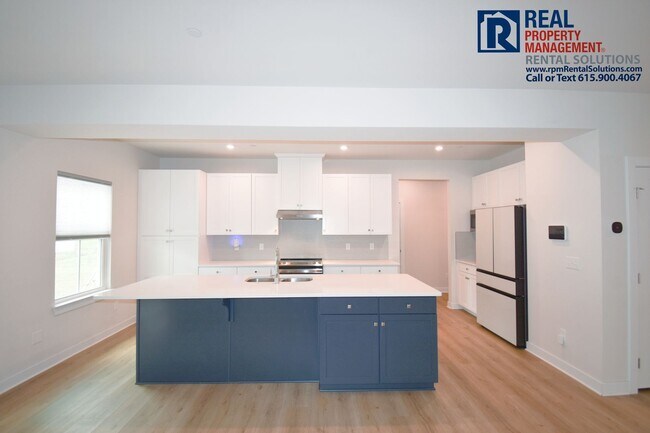 Building Photo - Luxury 4 bd 3.5 bath with office, bonus ro...