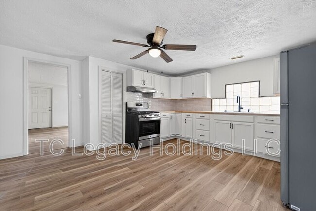 Building Photo - 218 George St