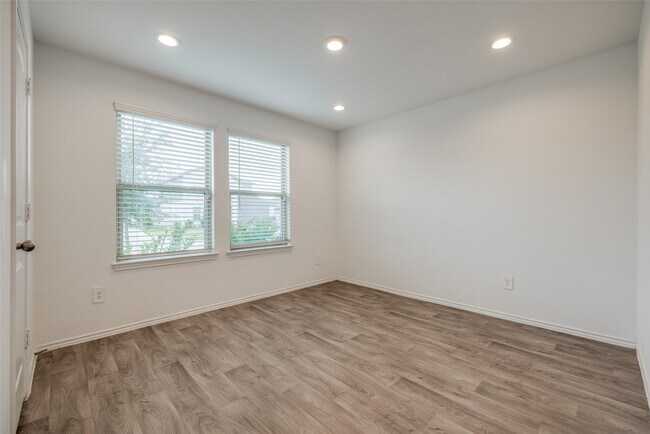 Building Photo - 20818 Marigold Meadows St