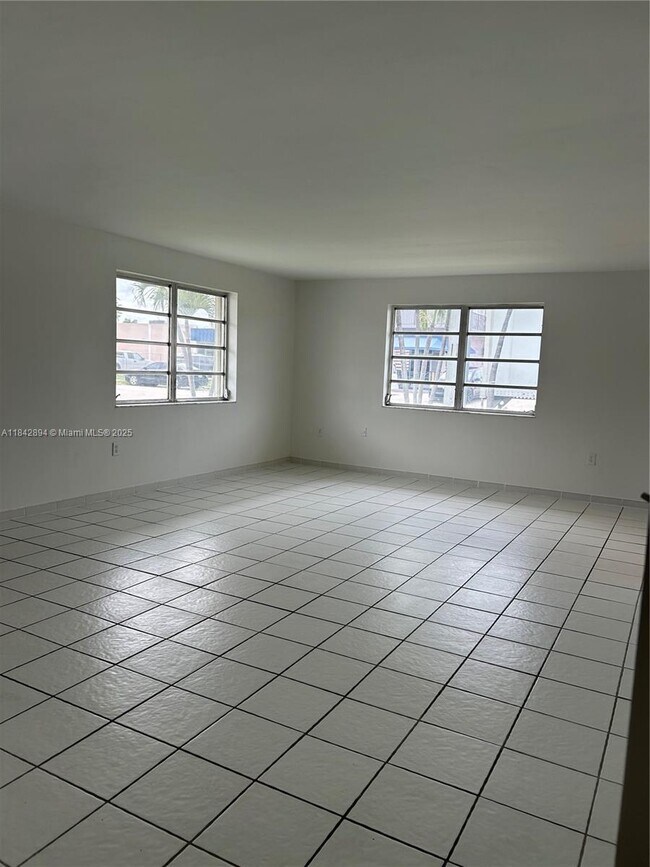 Building Photo - 955 SW 87th Ct