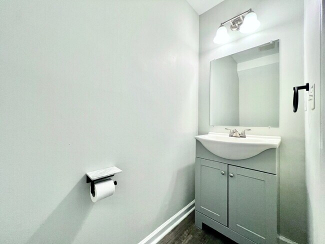 Building Photo - RAINTREE TOWNHOME!