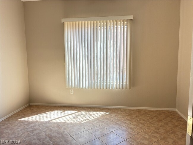 Building Photo - 2523 Romanza Rd