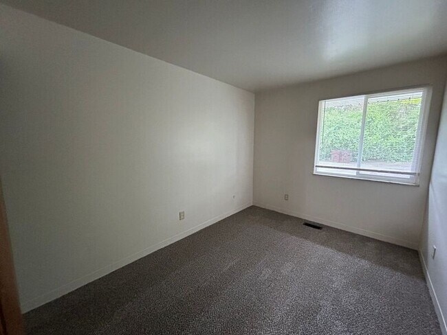 Building Photo - 4569 Croftshire Dr