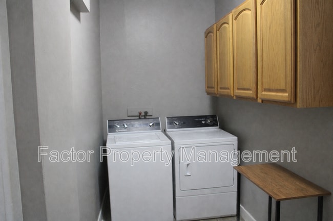 Building Photo - 130 Parsons St