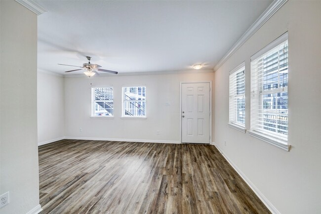 Building Photo - 427 W 16th St