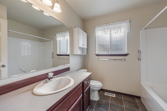 Building Photo - 3 bed 2 bath rancher