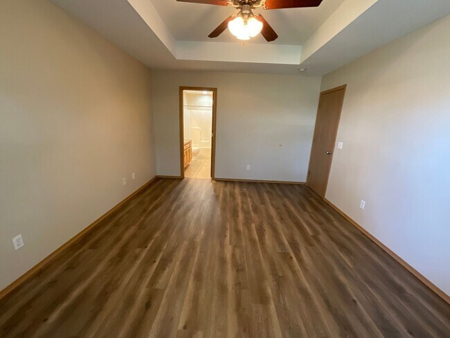 Building Photo - LEASING