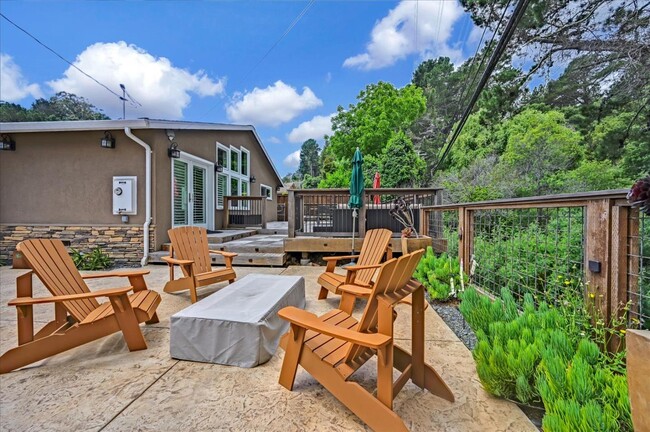 Building Photo - 2320 Rollingwood Dr